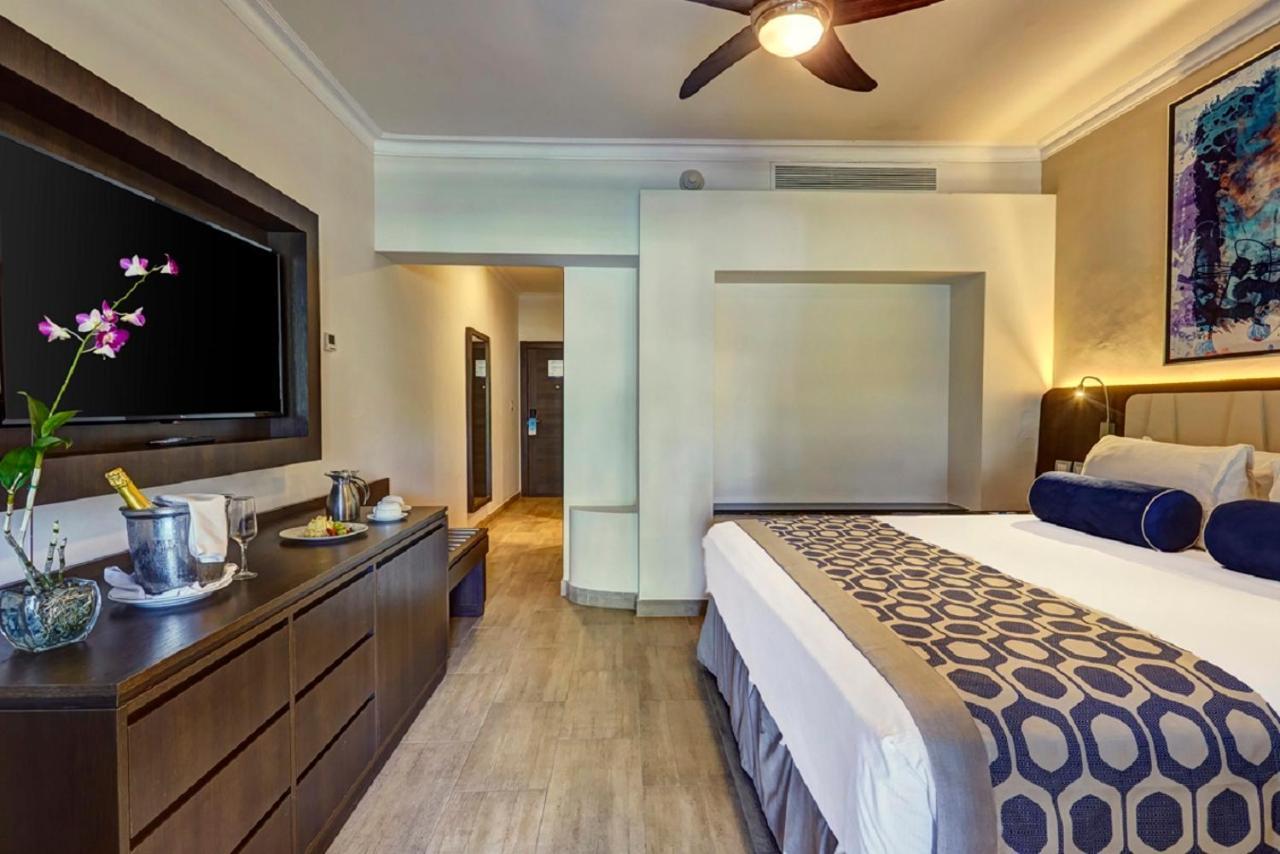 Luxury Family Room,1274844568:JPEG